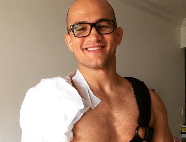 Junior Cigano passou por cirurgia para reparar problema no ombro direito - Reprodução/Instagram