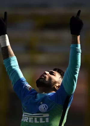 Gabigol comemora seu primeiro gol oficial com a camisa da Inter - Filippo Monteforte;/AFP - Filippo Monteforte;/AFP