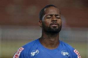 Emoção, aplausos e raça de sobra: o retorno de Dedé em 90 minutos