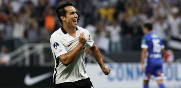 Jadson comemora gol marcado depois do retorno ao Corinthians - NACHO DOCE/Reuters