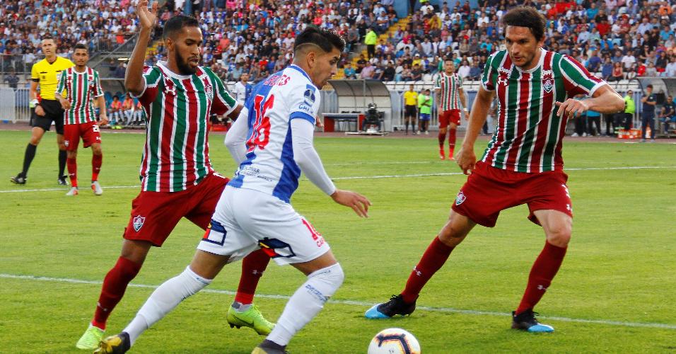 Everaldo e Matheus Ferraz, durante jogo entre Fluminense e Antofagasta