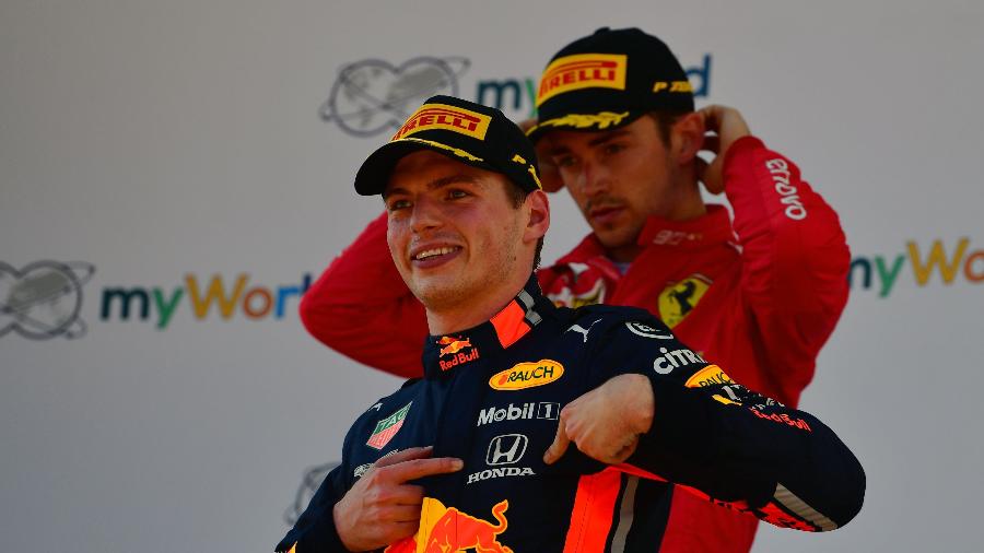 Verstappen e Leclerc no pódio do GP da Áustria - Andrej ISAKOVIC / AFP