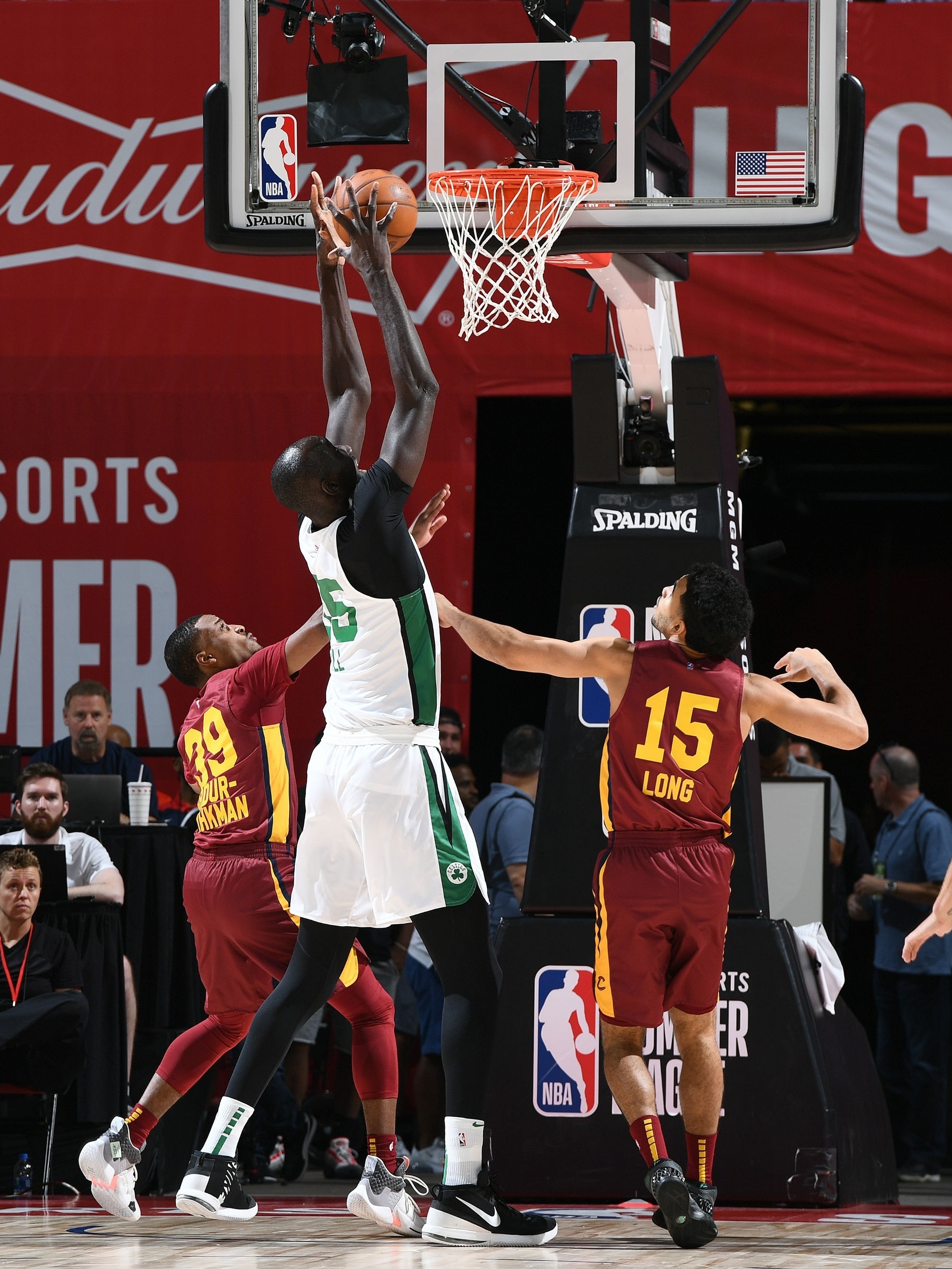 A história de Tacko Fall. O gigante que pouco joga mas é uma das atrações da