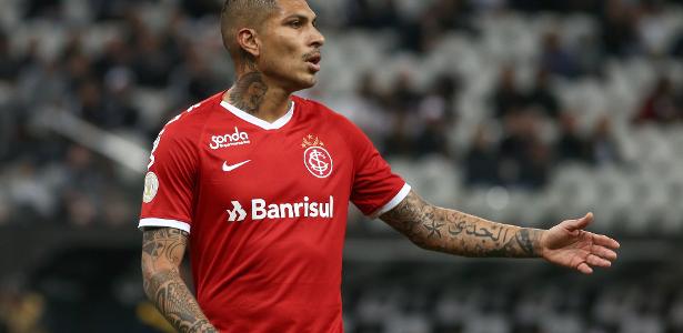 Entre vaias e a saudade | Volta de Guerrero à Arena ainda mexe com a torcida