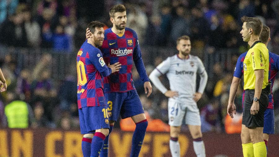 Messi e Piqué, durante jogo do Barcelona - Tim Clayton/Corbis via Getty Images