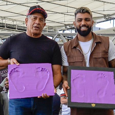 Nunes colocou seus pés na Calçada da Fama do Maracanã, em março, junto com o atacante Gabigol - Marcelo Cortes / Flamengo