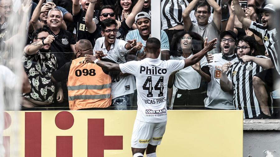 Lucas Pires, lateral-esquerdo do Santos - Ivan Storti/Santos FC
