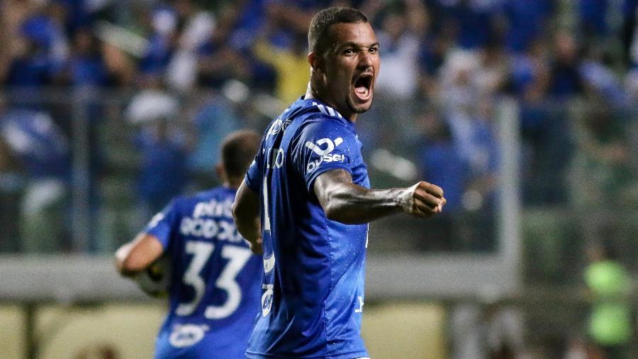 Edu está de volta ao time titular do Cruzeiro para o duelo com o Sampaio Corrêa - Fernando Moreno/AGIF