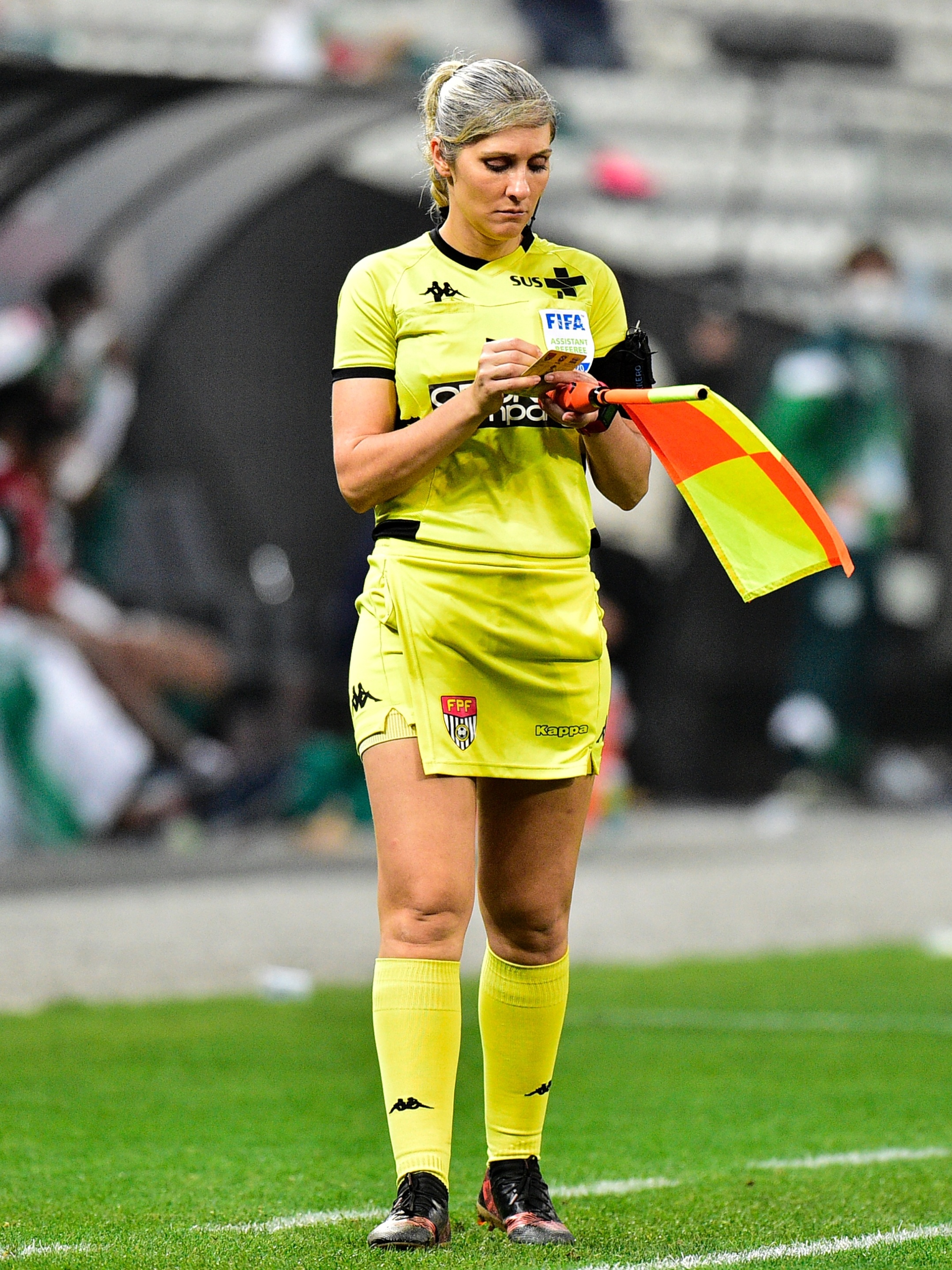 Quem são elas: primeira árbitra mulher e assistente brasileira fazem  história na Copa do Mundo, Copa do Mundo