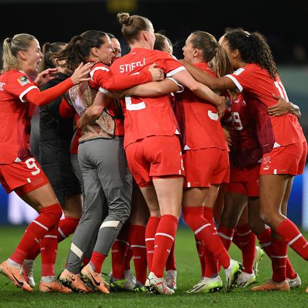 Jogadoras da Suíça comemoram classificação para as oitavas de final da Copa do Mundo feminina