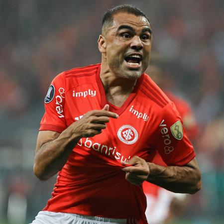 Mercado teve contrato renovado com o Internacional