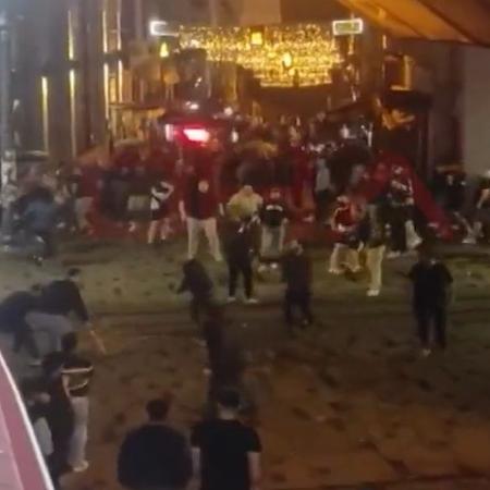 Torcidas de Galatasaray e Bayern de Munique brigaram antes de jogo da Champions