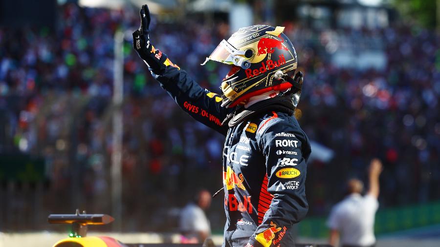 Max Verstappen comemora a vitória na corrida sprint de sábado em Interlagos