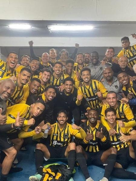 Volta Redonda comemora no vestiário após vitória sobre São José em 1º jogo em Porto Alegre pós-enchentes - Zada Leonardo / Volta Redonda