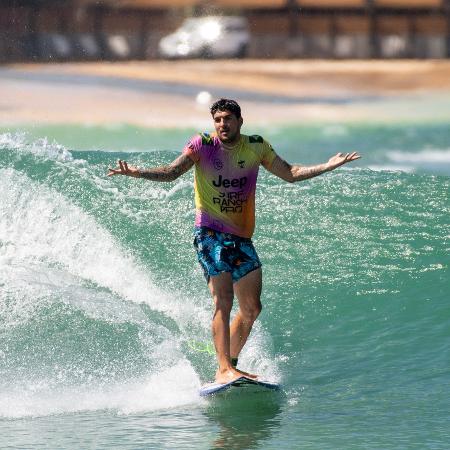 Gabriel Medina foi bicampeão da etapa do Circuito Mundial na piscina de ondas de Kelly Slater