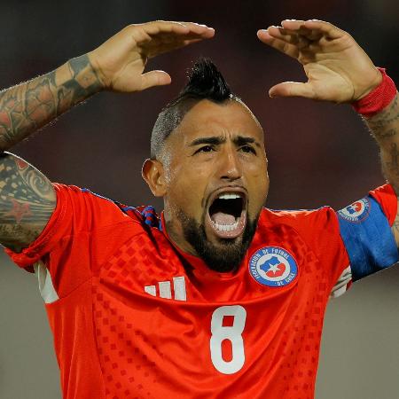 Vidal comemora durante jogo entre Chile e Venezuela pelas Eliminatórias - JAVIER TORRES/AFP