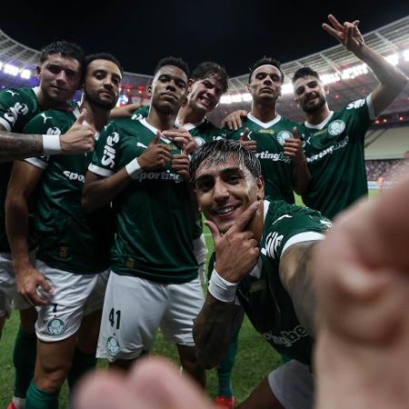 Jogadores do Palmeiras comemoram gol marcado contra o Fortaleza no Brasileirão Jogadores do Palmeiras comemoram gol marcado contra o Fortaleza no Brasileirão