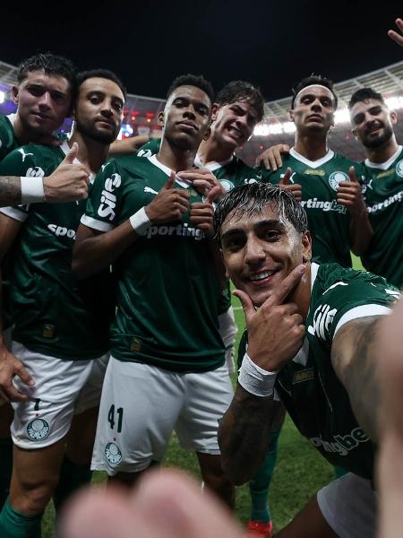 Jogadores do Palmeiras comemoram gol marcado contra o Fortaleza no Brasileirão Jogadores do Palmeiras comemoram gol marcado contra o Fortaleza no Brasileirão