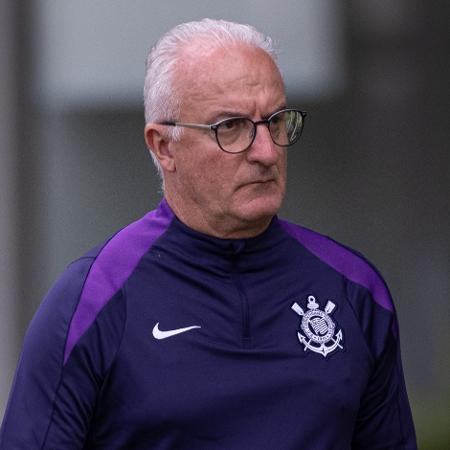 Dorival Júnior, técnico do Corinthians, durante treino no CT Dr. Joaquim Grava Dorival Júnior, técnico do Corinthians, durante treino no CT Dr. Joaquim Grava