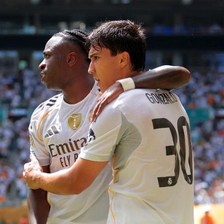 Gonzalo Garcia comemora com Vini Jr após marcar pelo Real contra o Al-Hilal, no Mundial Gonzalo Garcia comemora com Vini Jr após marcar pelo Real contra o Al-Hilal, no Mundial