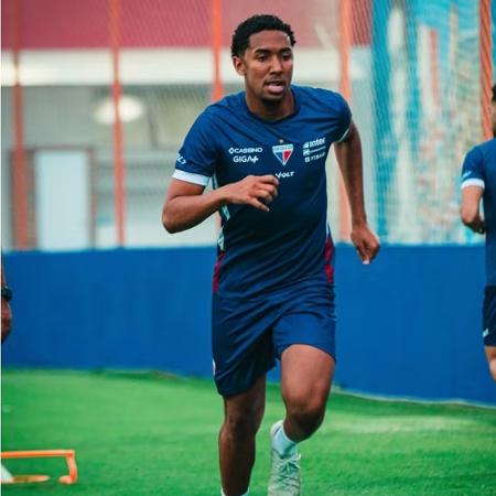 Ryan Guilherme durante treino no CT do Fortaleza