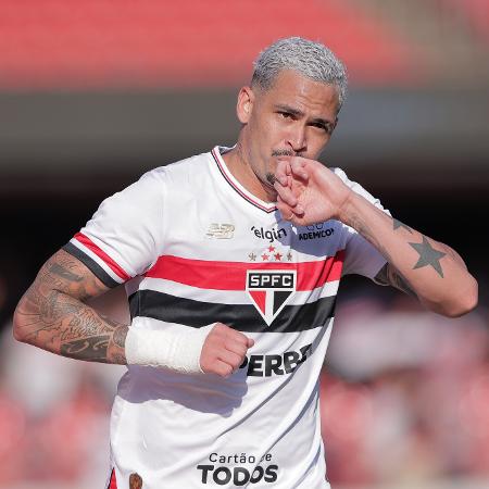 Luciano, do São Paulo, comemora contra o Palmeiras pelo Brasileirão