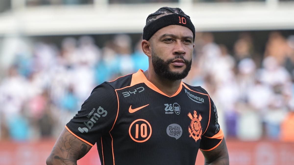 O que falta para Corinthians oficializar renovação com Memphis Depay?