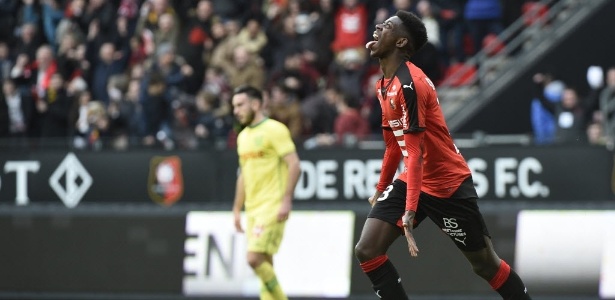 Dembélé comemora um de seus 12 gols pelo Rennes no Campeonato Francês - DAMIEN MEYER/AFP