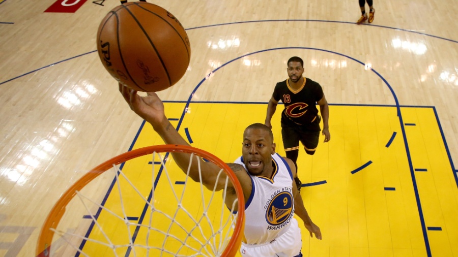 Andre Iguodala em ação pelo Golden State Warriors na final da NBA - Ezra Shaw/Getty Images/AFP