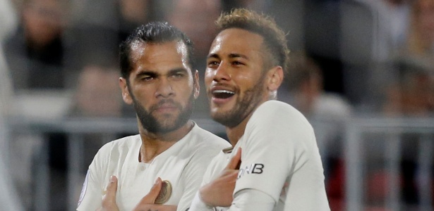 Neymar e Dani Alves comemoram gol do PSG - REUTERS/Regis Duvignau - REUTERS/Regis Duvignau