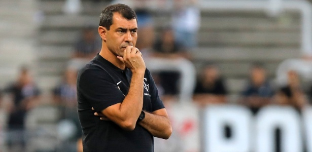 Sem Arana, técnico precisa achar "solução caseira" para lateral esquerda - Daniel Vorley/AGIF
