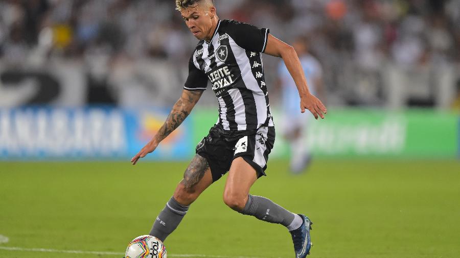 Bruno Nazario, do Botafogo, durante partida contra o Macaé - Thiago Ribeiro/AGIF