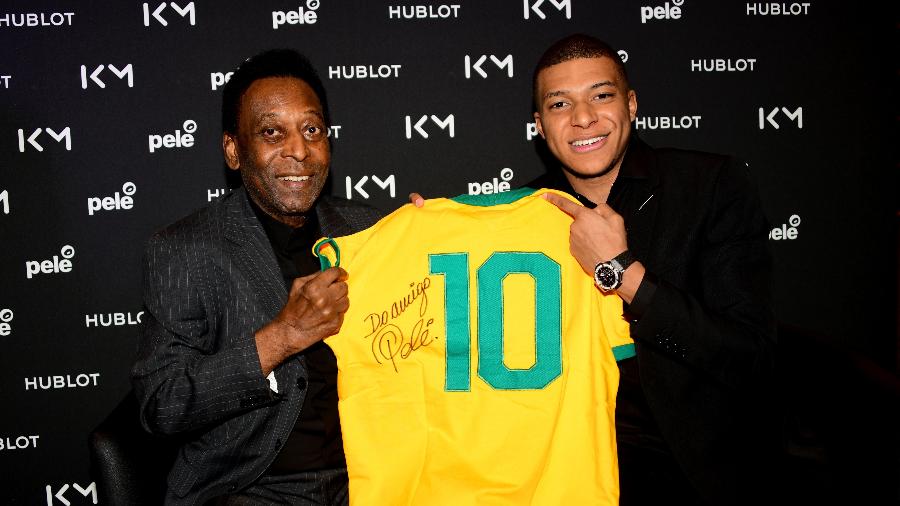 Pelé e Kylian Mbappe em 2019 - Anthony Ghnassia/Getty Images For Hublot