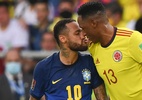 Discussão cara a cara de Neymar e Mina vira motivo de piada para torcida - JUAN BARRETO / AFP