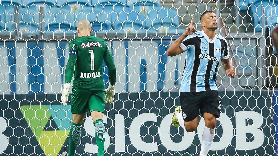 Diego Souza tinha saído, mas permanecerá no Grêmio após reviravolta - Pedro H. Tesch/AGIF