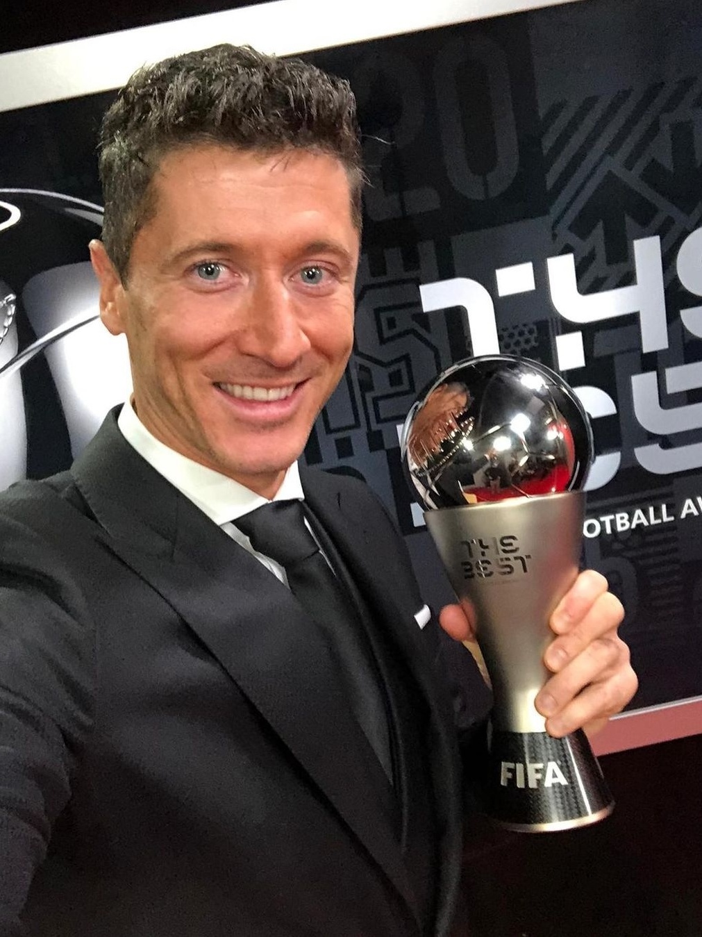 Robert Lewandowski é eleito o melhor jogador do mundo; veja todas as  premiações da FIFA - Jogada - Diário do Nordeste