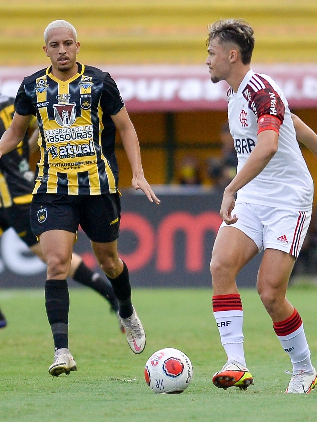 Flamengo on X: Amanhã tem Mengão! O Mais Querido enfrenta o Volta Redonda,  às 21h05, no Raulino de Oliveira, no jogo de ida da semifinal do @cariocao!  Acompanhe ao vivo e com