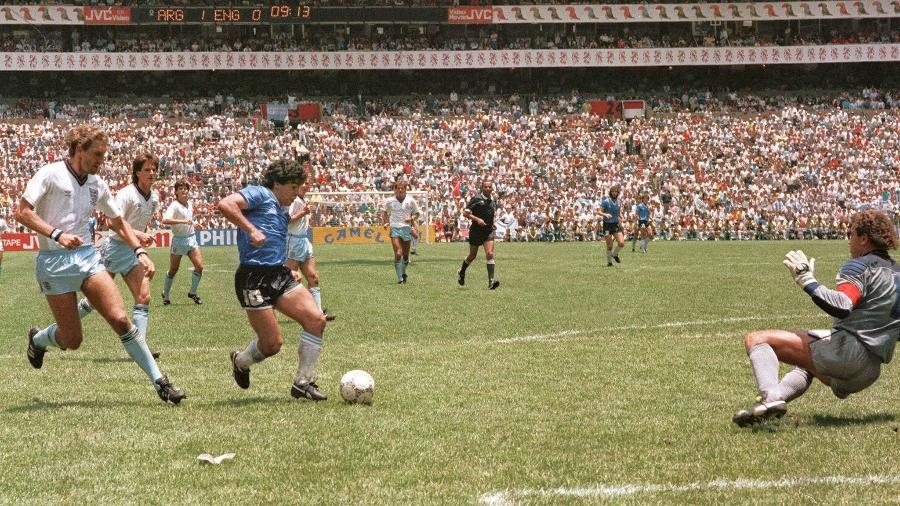 Gol de Maradona pela Argentina em junho de 1986, nas quartas de final da Copa do Mundo contra a Inglaterra - France Presse: AFP