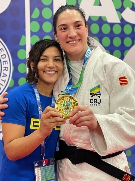Sarah Menezes, técnica da seleção brasileira de judô, junto com a campeã mundial Mayra Aguiar - Lara Monsores/CBJ