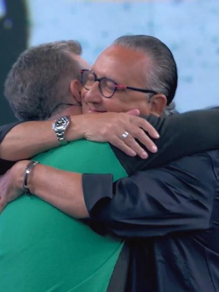Galvão Bueno recebe homenagem de Luciano Huck às vésperas de última Copa - Reprodução/TV Globo