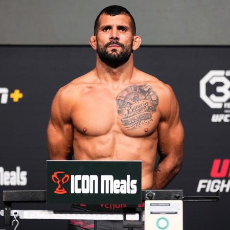 Rodolfo Vieira na pesagem para o UFC Vegas 72. - Jeff Bottari/Zuffa LLC via Getty Images