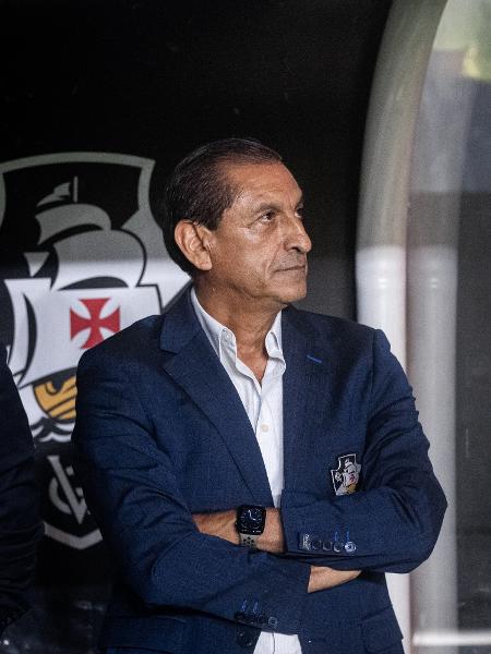 Auxiliar Emiliano Díaz e técnico Ramón Díaz deverão ficar e ampliar contrato com o Vasco Auxiliar Emiliano Díaz e técnico Ramón Díaz deverão ficar e ampliar contrato com o Vasco