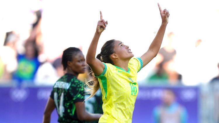 Gabi Nunes, da seleção brasileira, comemora gol contra a Nigéria pelas Olimpíadas