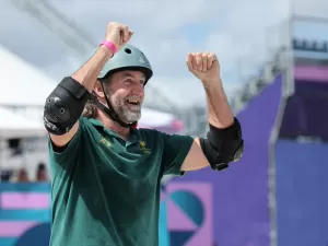 'Vovô do skate': veterano da África do Sul compete em Paris e encanta fãs