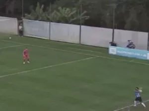 Vale? Grêmio faz gol de cobrança de lateral durante partida do sub-20; veja