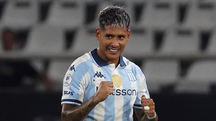 Zaracho comemora gol do Racing sobre o Botafogo em duelo da Recopa Zaracho comemora gol do Racing sobre o Botafogo em duelo da Recopa