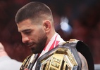 De caixa de loja a invicto no UFC: quem é o lutador que virou campeão duplo