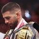 De caixa de loja a invicto no UFC: quem é o lutador que virou campeão duplo