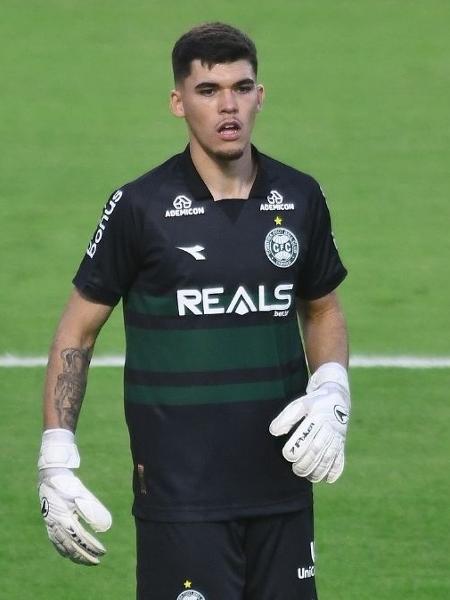 Coritiba recusou proposta de R$ 47 milhões pelo goleiro Pedro Morisco, de 22 anos