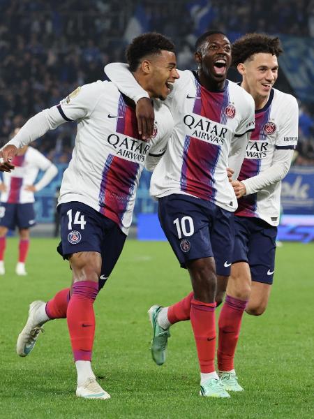 Dembélé comemora gol pelo PSG contra o Strasbourg pelo Campeonato Francês